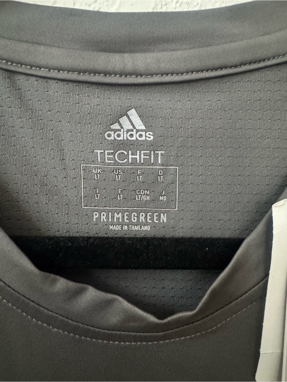 Adidas men’s sleeveless Techfit Trefoil Muscle Tee Tall length Grey -NWT - Picture 4 of 5